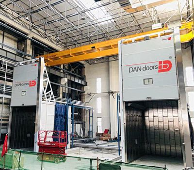 電動垂直提升門